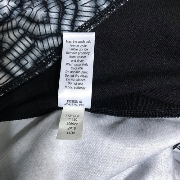 Athleta Black White Chaturanga Capri size Medium - Picture 8 of 8